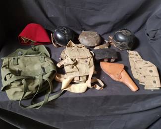 Lot # : 418 - Group of assorted military items