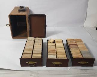 Lot # : 585 - Vintage slide case