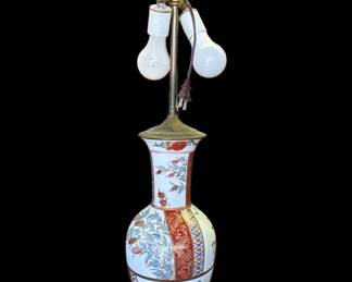 Lot # : 526 - Vintage Asian style ceramic & brass table lamp