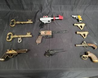 Lot # : 394 - Group of replica toy pistols, etc.