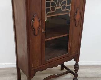 Lot # : 38 - Antique China cabinet