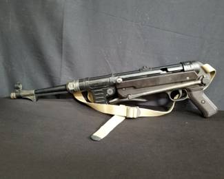 Lot # : 50 - MP40 prop gun