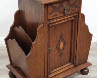 Lot # : 40 - Vintage magazine cabinet