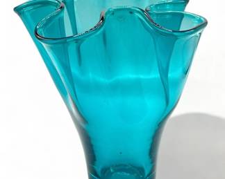 Lot # : 549a - Lenox organic ruffle art glass vase