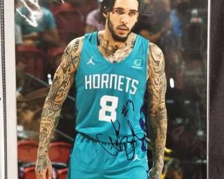 Lot # : 617c - Liangelo Ball autographed 8 x 10 photo