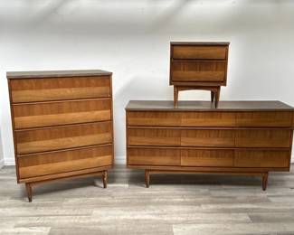 Lot # : 505a - Mid-century dresser & nightstand set