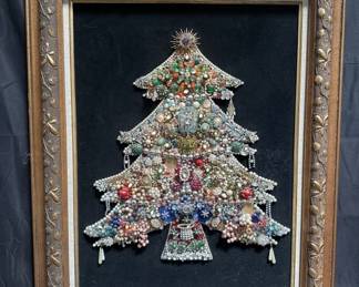 Lot # : 63 - Mid century lighted costume jewelry Christmas