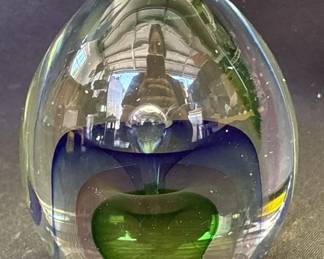 Lot # : 635 - Vintage art glass paperweight