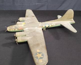 Lot # : 112 - Vintage wood WW2 B17 airplane model