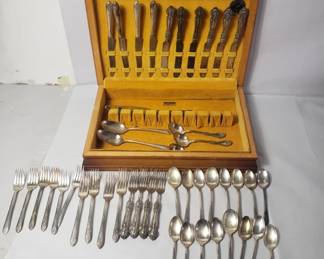 Lot # : 587 - Roger's & Bro. A-1 Silver Plated Flatware Set