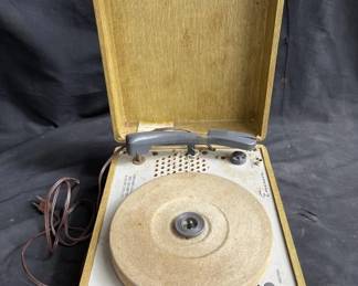 Lot # : 594 - Vintage Emerson portable record player