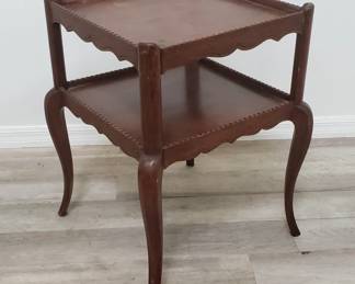 Lot # : 44 - Vintage 2-tier side table