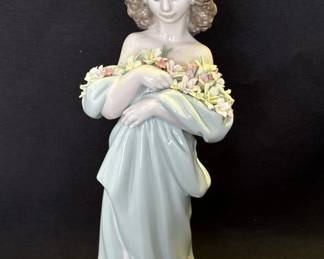 Lot # : 504 - Lladro Petals Of Love porcelain figurine