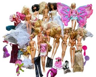 Lot # : 677 - 13 Barbie dolls & accessories