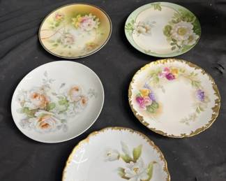 Lot # : 605 - Group of hand painted plates