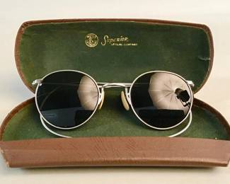 Lot # : 751 - Pair of vintage non-prescription