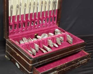 Lot # : 382u - 1847 Rogers Bros. silver plate flatware