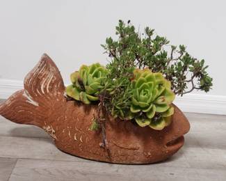 Lot # : 827 - Live plant & succulent in pottery fish planter