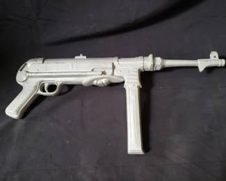 Lot # : 877 - Vintage metal machine gun model