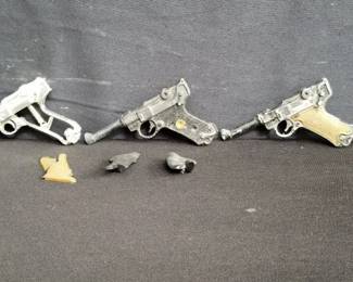 Lot # : 2 - Group of cap guns