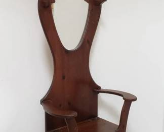 Lot # : 26 - Wood hall tree with storage bench