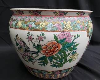 Lot # : 734 - Asian floral porcelain fish bowl/planter