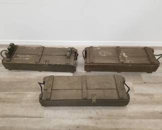 Lot # : 114 - Group of 3 military crates