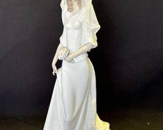 Lot # : 500 - Lladro Bridal Portrait porcelain figurine