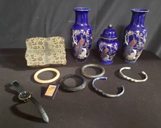 Lot # : 813 - Box of miscellaneous