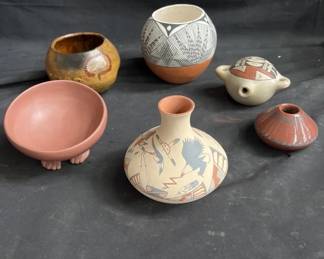 Lot # : 599 - Group of pottery bowls