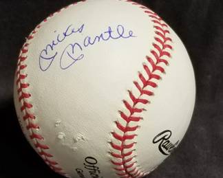 Lot # : 612c - Mickey Mantle signed baseball