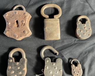 Lot # : 368 - Group of antique locks