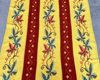 Lot # : 510a - Vintage handmade crocheted afghan blanket