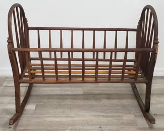 Lot # : 886 - Vintage spindle rocking cradle