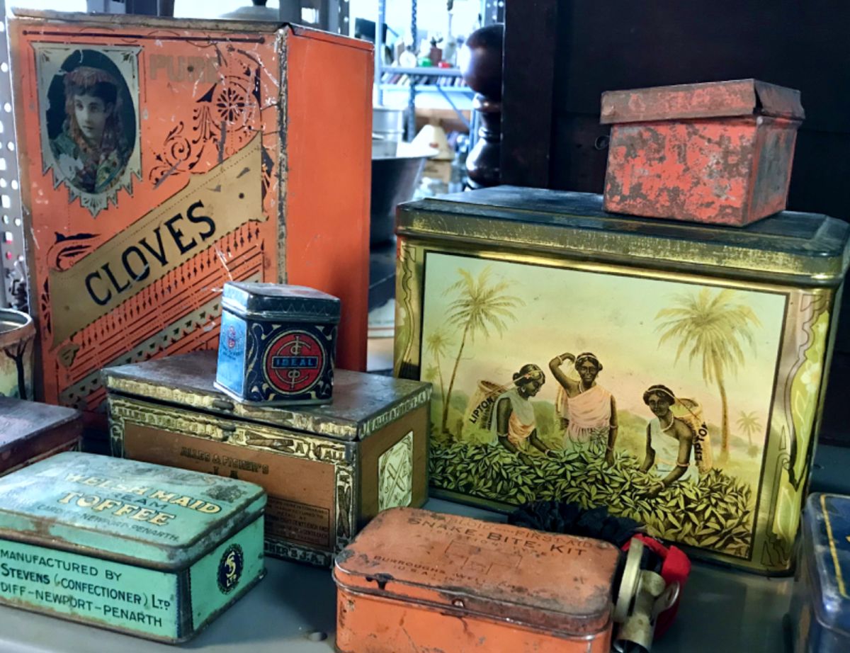 Many decorative tin boxes