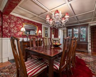 Dining Table w/8 Chairs & Table Pads