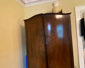 Chifforobe Closed in MBR