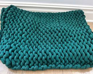 New Bearaby Tree Napper Braided Weighted Blanket In Original Branded Bag
Lot #: 158