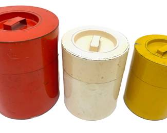 Set 3 Vintage 1970s Nesting Metal Kitchen Canisters With Lids
Lot #: 113