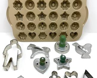 New Williams-Sonoma Goldtouch Candies Pan, Never Used & 10 Antique Cookie Cutters
Lot #: 144