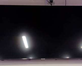 Samsung 55" Smart Television, Model UN55TU7000F With Remote, Powers On, And Mounting Bracket