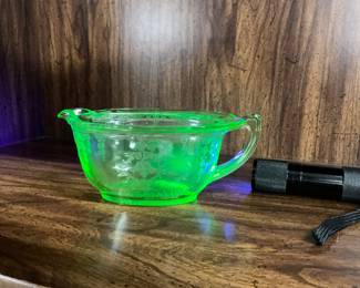 ANCHOR HOCKING URANIUM GLASS CREAMER
