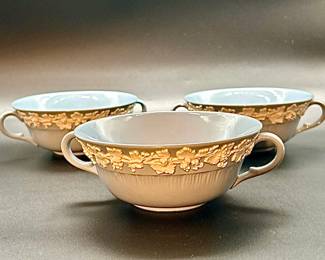 Wedgwood Queens Ware Etruria Barlaston Double
Handle Soup Bowls (3)