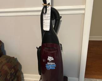 Dirt Devil Ultra Swivel Guide vacuum
