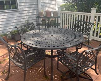 Outdoor Table & Chairs