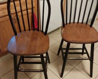 Pair chairs