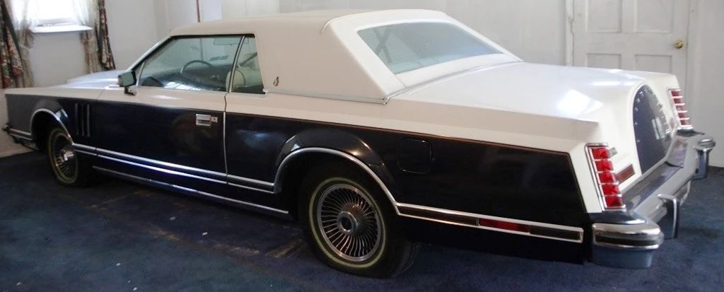 250 - 1979 Lincoln Continental Mark V Bill Blass Ed AS IS - dead battery, has been sitting/garaged for 11+ years Limited Edition Bought new, single owner Leather interior/All Options 36,641 actual miles Garage kept As is - Dead Battery - Been sitting/garaged for 11+ years
