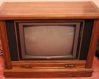 316 - Curtis Mathes TV - 26" Screen - Untested You are buying a used as-is electric/electronic item. We do not guarantee all components are present, and if it is not expressly stated, it is untested.
