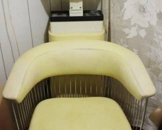 359 - Vintage Gemini Hair Dryer Salon Chair You are buying a used as-is electric/electronic item. We do not guarantee all components are present, and if it is not expressly stated, it is untested. 25" x 34" x 52"
