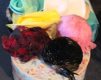 318 - 6 Women's Hats w/ 3 Boxes

